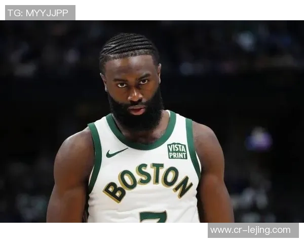 杰伦布朗称赞安芬尼西蒙斯全心投入球队毫无怨言展现职业精神 杰伦布朗称赞安芬尼西蒙斯全心投入球队毫无怨言展现职业精神