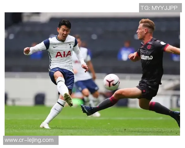 英冠沃特福德免签23岁中场博维与罗马解约后加盟