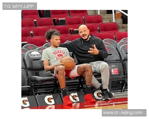 杰伦格林重摔让人揪心站起身后全场松了一口气 杰伦格林重摔让人揪心站起身后全场松了一口气