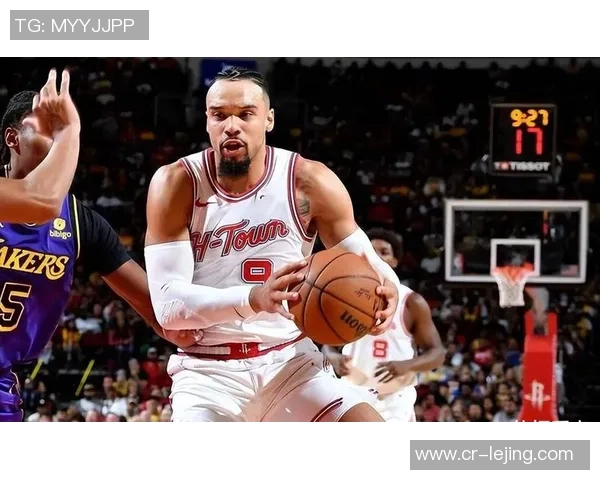 狄龙在比赛中表现出色半场10投7中砍下19分三分球命中率高达50 狄龙在比赛中表现出色半场10投7中砍下19分三分球命中率高达50